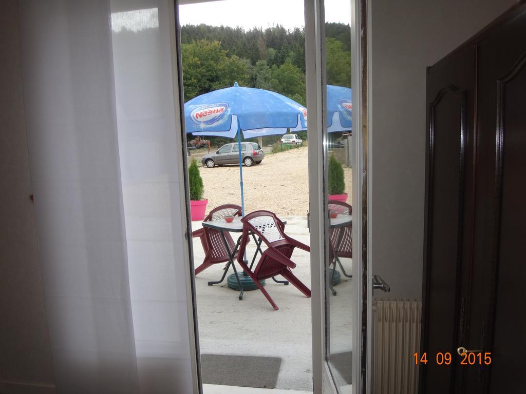 Hotel Bon Accueil Oyonnax Exterior photo